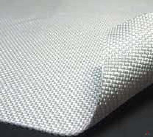 Sợi polypropylene đang được kéo thành sợi mảnh trước khi dệt thành vải địa kỹ thuật